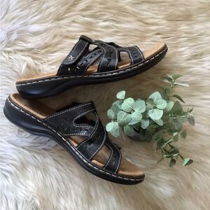 Clarks - Like new leather sandals